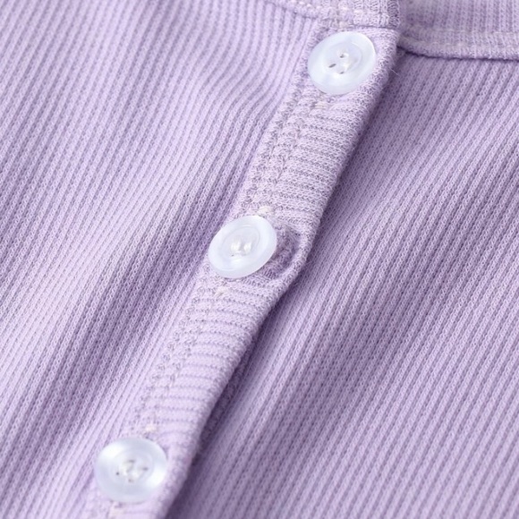 Fitted button crop tee - Picture 3 of 3
